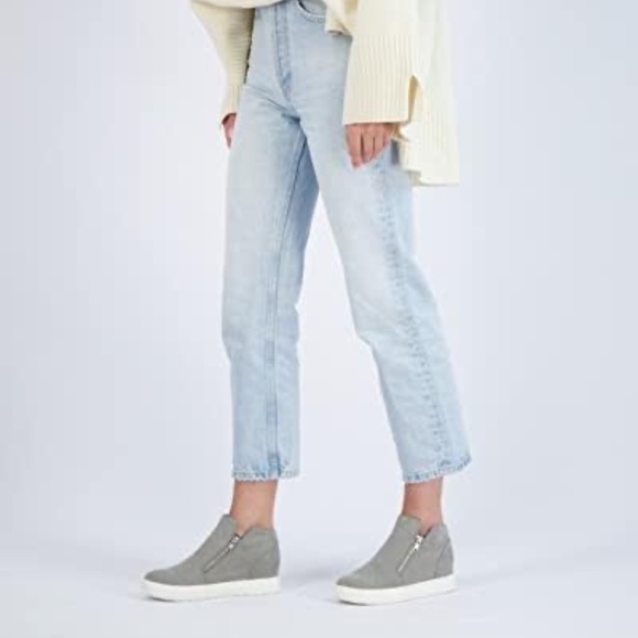 CUSHIONAIRE Women's Hart Hidden Wedge Sneaker in Grey New - Picture 2 of 8